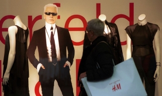 Cuộc đời của ông hoàng Karl Lagerfeld qua những bức ảnh huyền thoại 