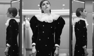 Thảm đỏ Quả cầu vàng 2021: Ở nhà mặc đẹp hơn đi hội