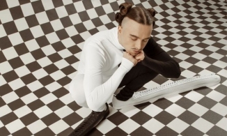 Adidas mở bán đôi giày dài như bánh mì Big C 