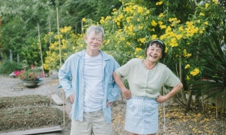 Lác mắt ngắm cặp ông bà sở hữu gu thời trang đồ đôi cá tính nhất nhì châu Á