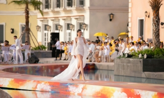 Thanh Hằng khoe thần thái trong show diễn của Lê Thanh Hòa tại Fashion Voyage