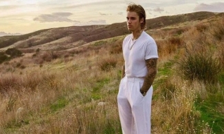 Justin Bieber đẹp trai lai láng hay khó cảm trên bìa GQ?