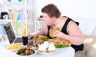 Làm thế nào để kiểm soát cơn thèm ăn khi công ty cho làm việc tại nhà?