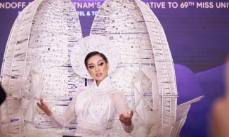 Người hâm mộ lo ngại quốc phục nặng gần 30kg của Khánh Vân thiếu nổi bật