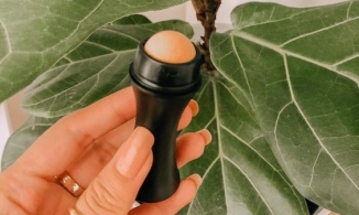 Liệu cây lăn hút dầu có thay thế được giấy thấm dầu? 