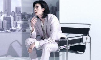 Lee Jong Suk tạo ý kiến trái chiều khi để tóc dài xuất hiện trên tạp chí