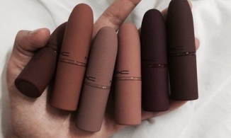 Bạn có biết: Tại sao son lì lại làm khô môi?  