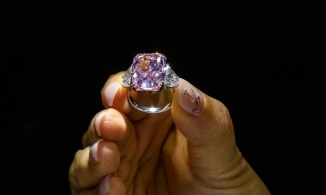 Viên kim cương đắt nhất lịch sử được bán với giá 29.3 triệu USD 