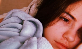 Selena Gomez không bao giờ ra ngoài mà thiếu kem chống nắng