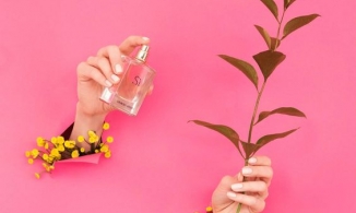 Đây là những cách bạn có thể làm để tái sử dụng nước hoa hết hạn 