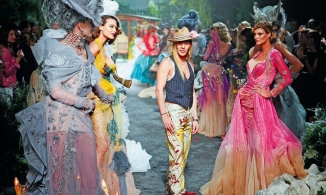 Những thiết kế Dior Haute Couture dưới thời John Galliano được bán đấu giá 