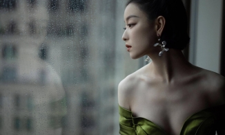 Ngẩn ngơ với nhan sắc của Nghê Ni khi tham gia lễ trao giải Bạch Ngọc Lan 