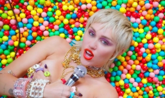 Nhẫn Chunky Ring: Xu hướng phụ kiện của thập niên 90 quay lại làng thời trang 