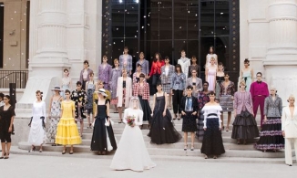 Chanel Haute Couture 2021: Sự tối giản của sàn diễn để tôn vinh trang phục 
