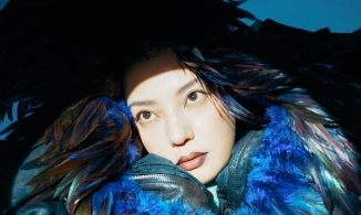 Triệu Vy 'mặt đơ' trên bìa tạp chí Vogue Trung Quốc