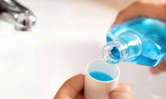 Bạn có nên dùng nước súc miệng sau khi đánh răng 