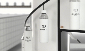 Chanel bán nước suối: Hãy thật giàu có trước khi khát nước
