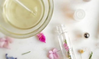 Hướng dẫn cách tự làm nước hoa tại nhà: Nhanh gọn, thơm không thua gì ngoài hàng  