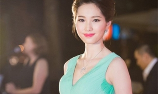 Xinh đẹp như Hoa hậu Đặng Thu Thảo, Thư Kỳ thì vẫn... đổ mồ hôi nách!