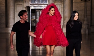 Oscar de la Renta sẽ dừng hoàn toàn việc sử dụng lông thú vào sản xuất