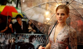 Cả 2 lần mặt đồ cắt xẻ, Emma Watson đều dính vào sự cố trang phục