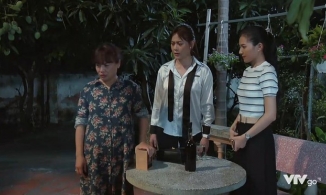 Cùng diện một mẫu áo sơ mi với Tuệ Nhi (11 tháng 5 ngày) nhưng Nam (Hương Vị Tình Thân) lép vế hoàn toàn