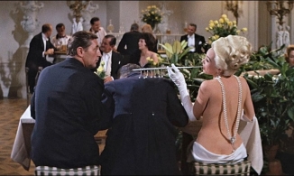 Chiếc váy bí ẩn nhất lịch sử điện ảnh thế giới