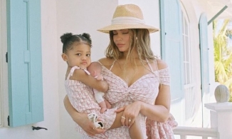 Kylie Jenner vá bé Stormi là cặp mẹ con sành điệu nhất Hollywood?