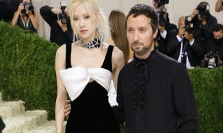 Rosé ơi! Nhìn cách Tzuyu kẻ mắt đây này!