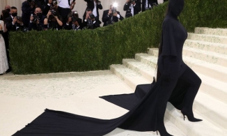 Met Gala 2021 chuyện chưa kể: Đuôi tóc của Kim Kardashian có giá 230 triệu đồng 
