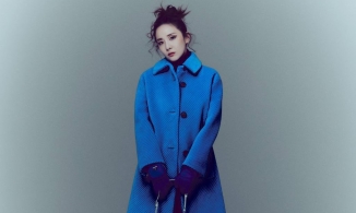 Sandara Park “đu” mốt kẻ eyeliner bay như Rosé trên ấn phẩm quảng bá cho show Prada 