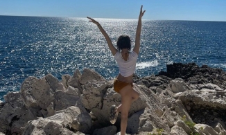 Lisa 'xả ảnh' xinh lung linh tại châu Âu nhưng netizen lại thấy xót xa