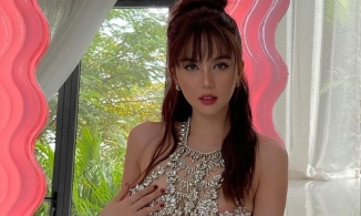 Gương 200 triệu cũng không chiếm sóng bằng miếng dán ngực của Ngọc Trinh