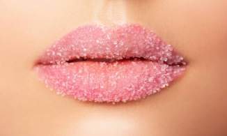 Tẩy da chết cho môi như thế nào để không khiến môi càng thâm xỉn lão hóa hơn?