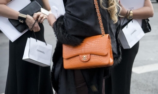 Giáng Sinh này, Chanel lại tăng giá: Đầu tư túi hiệu lời hơn đầu tư chứng khoán như lời đồn?