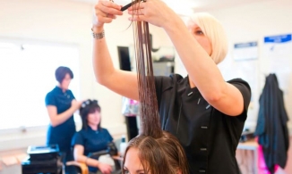 Bạn có biết: Trang điểm và làm đẹp là cách giúp nhiều tù nhân hoàn lương 