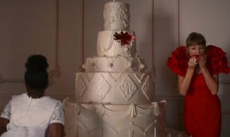 1200 giờ được bỏ ra để hoàn thành chiếc váy cưới cho Taylor Swift 