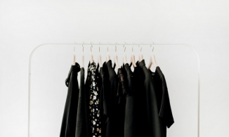 Làm thế nào để giữ đồ đen không bạc màu? 