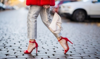 Làm thế nào để đi giày cao gót không đau chân? 