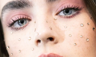 Thế lực nào khiến da đã trưởng thành nhưng vẫn bị mụn chi chít?