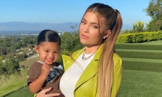 Kylie Jenner làm phòng ngủ trị giá hàng tỉ đồng của con gái 2 tuổi