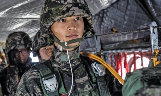 Min Ho SHINee từ bỏ kì nghỉ cuối cùng để ở lại quân ngũ