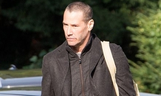 Tài tử Keanu Reeves khác lạ khi cạo râu và húi cua để đóng “Ma trận 4”