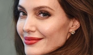 Đang căng thẳng tranh con với Brad Pitt, Angelina Jolie lại gặp rắc rối 