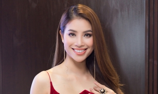 Phạm Hương khoe bàn tiệc “chanh sả” mừng lễ Tạ Ơn tại Mỹ