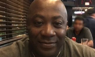 Chàng trai lấy nhẫn của bạn gái mang đi cầu hôn bồ ngày Valentine