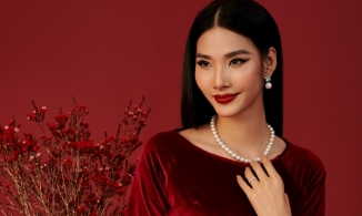 Hoàng Thùy đọ sắc cùng 'nàng thơ xứ Huế' trong bộ ảnh áo dài Tết