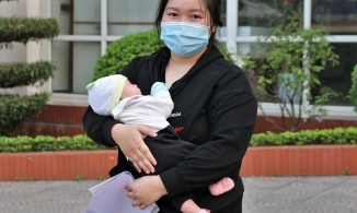 Bé sơ sinh 24 ngày tuổi mắc Covid-19 ở Hải Dương khỏi bệnh