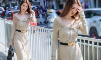 'Đụng hàng' với 'ngọc nữ' Tăng Thanh Hà, Ngọc Trinh kín đáo bất ngờ giữa ồn ào với Nathan Lee