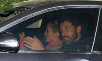 Jennifer Lopez 'ôm cứng' Ben Affleck đi ăn tối